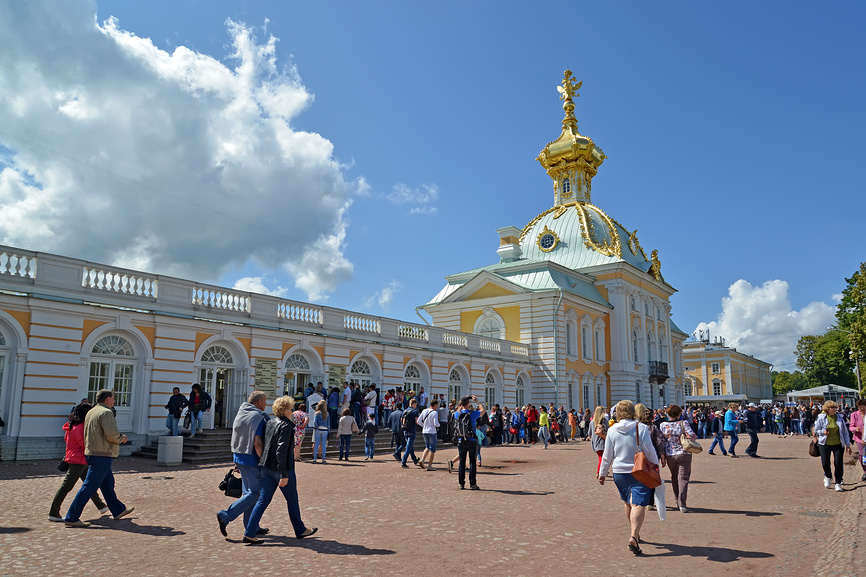 Вид на музей "Особая кладовая" в Большом Петергофском дворце. Петергоф