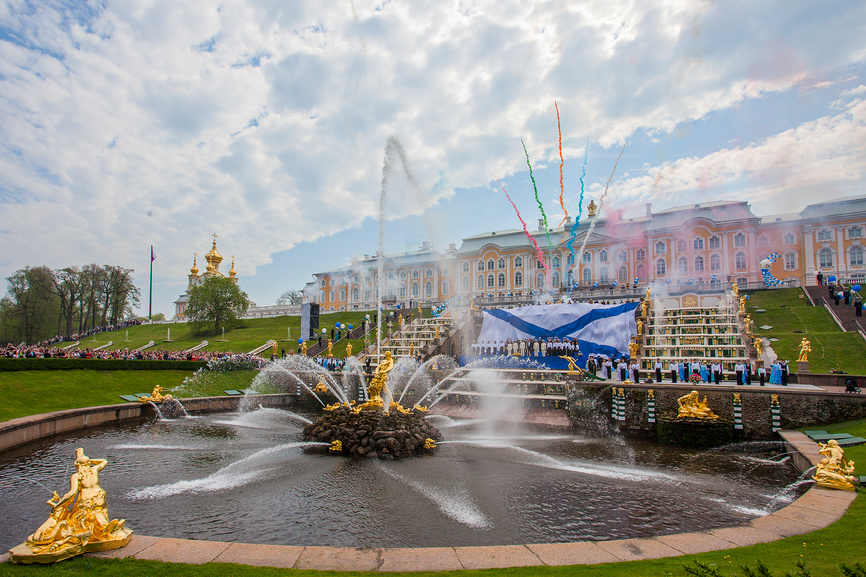 Праздник открытия фонтанов в Петергофе