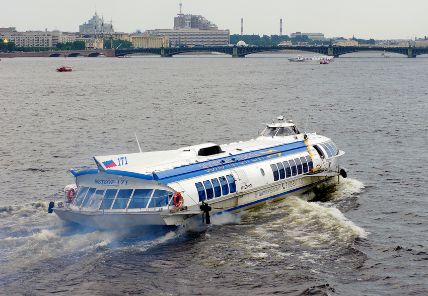 СПК "Метеор-171" в дельте реки Невы, Санкт-Петербург